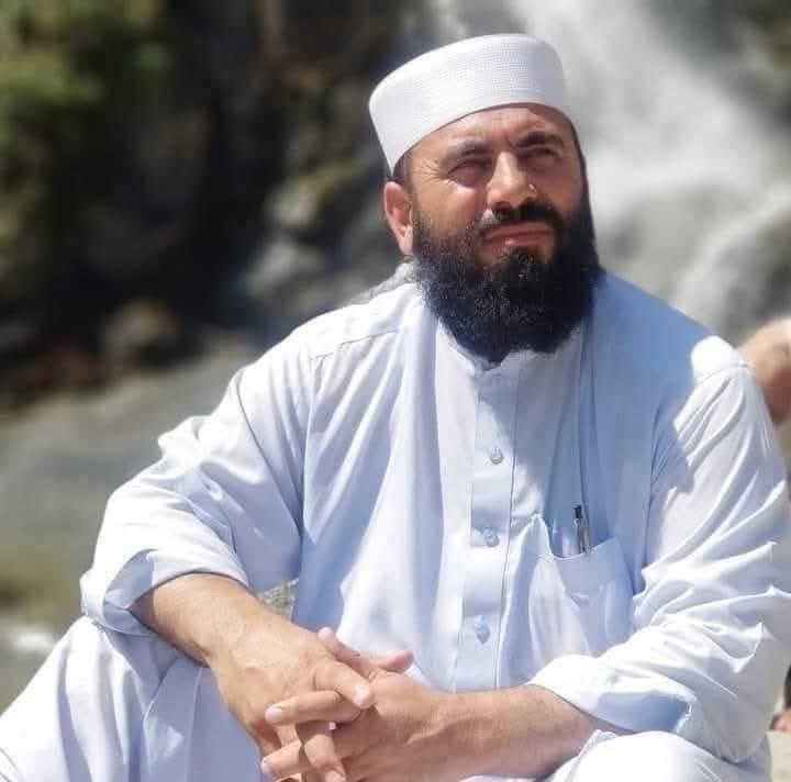 Hamzala2010's tweet photo. انا للہ وانا الیہ راجعون
نامعلوم افراد کی فائرنگ سے مولانا خان زیب شہید 
قبائل بے مشرہ شول مشران رانہ وجنی د سر سڑی رانہ وجنی۔

#KhanZeb #Anp #MulanKhanZeb #bajaur https://t.co/39Erj38sbg
