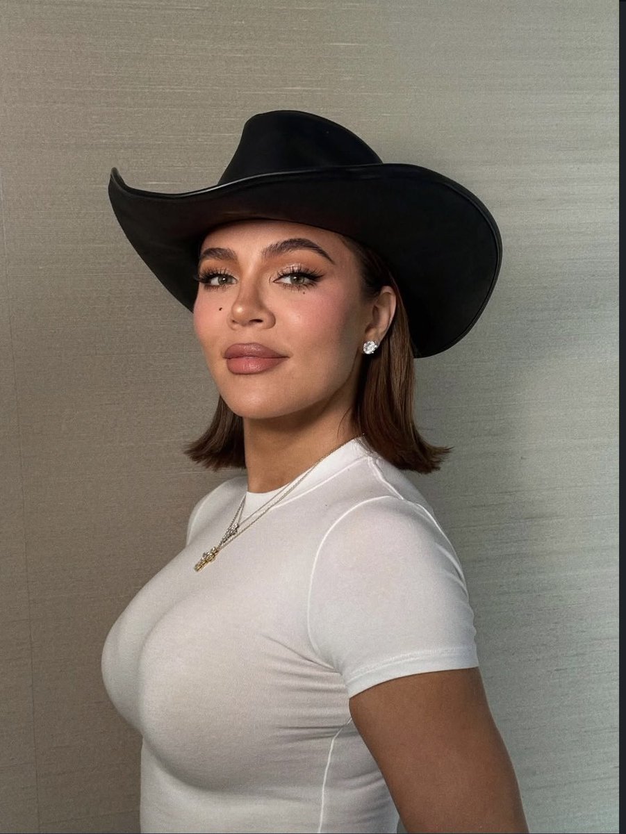 yourhighnessjai's tweet image. Backwoods Barbie