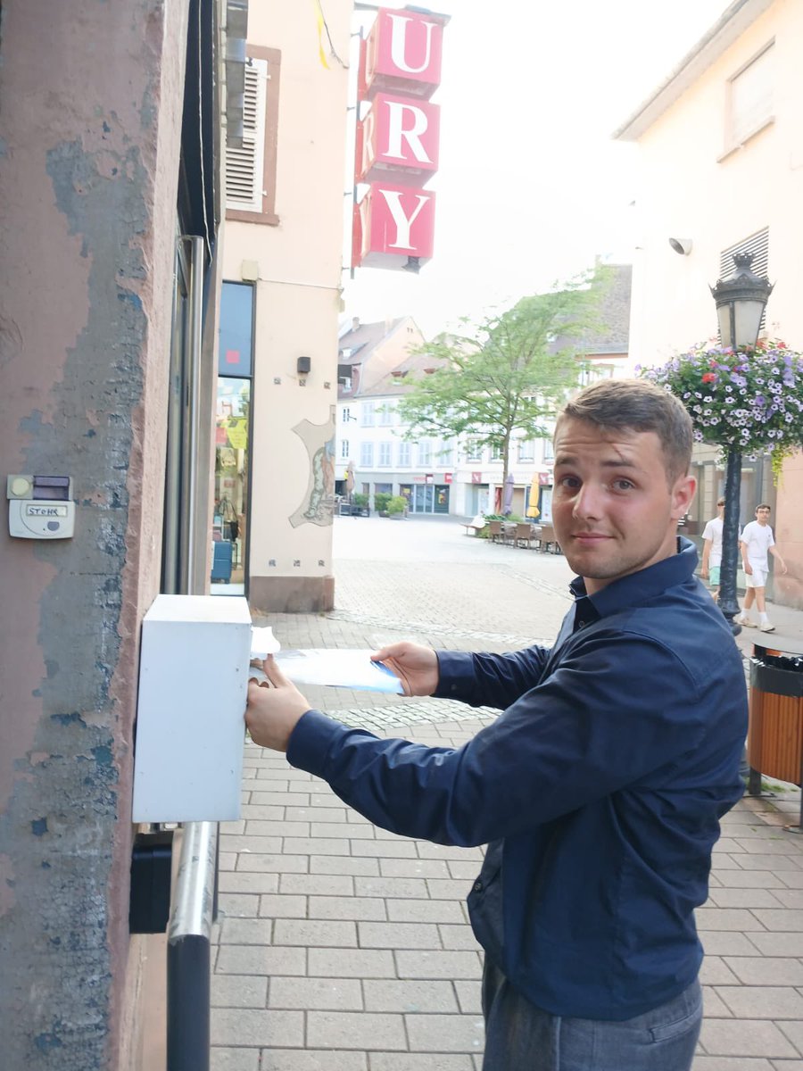 RNJAlsace's tweet image. 🇫🇷 Tractage à Haguenau.

#RNJ #RNJAlsace