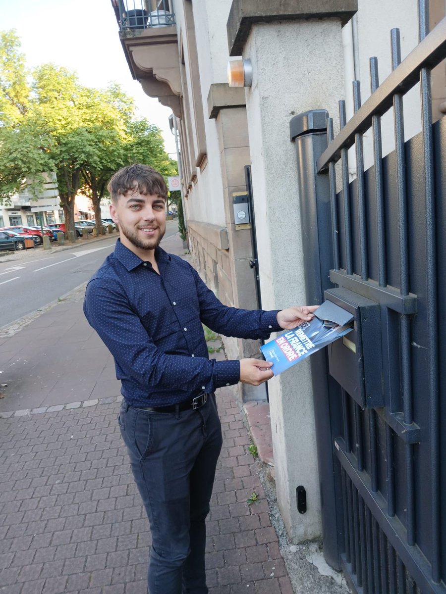 RNJAlsace's tweet image. 🇫🇷 Tractage à Haguenau.

#RNJ #RNJAlsace