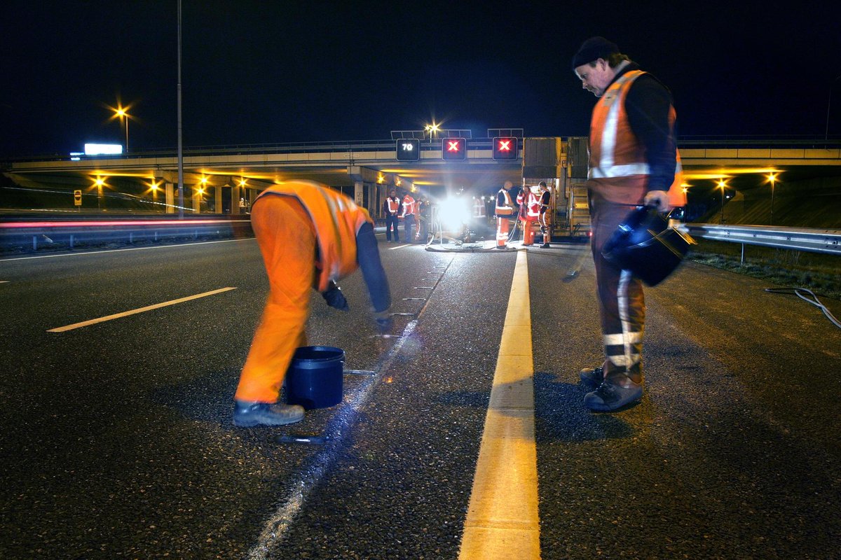 🛣 We voeren onderhoudswerkzaamheden uit aan de #N35 tussen Enschede-Zuid en de Duitse grens, in beide richtingen. Dit gebeurt van 11 juli 21.00 uur tot 12 juli 08.00 uur. 🌿 Houd rekening met een extra reistijd van 10 minuten. 🚧