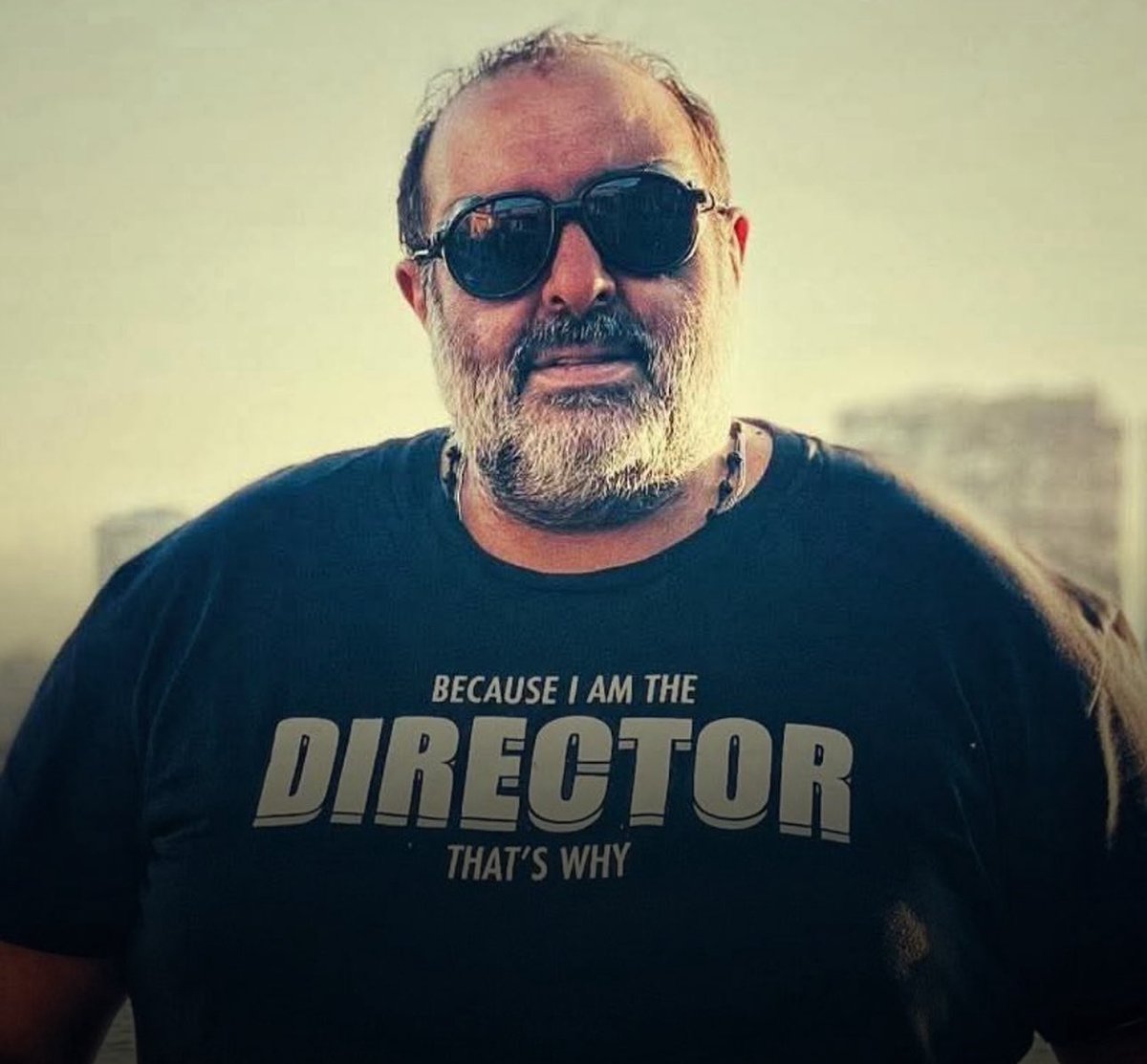 عشرة عمر طويلة كنت فيها أخ وصاحب . مشوار طويل ياسامح كله ذكريات .. انتهي المشوار وبكت الذكريات. . الله يرحمك ياصديقي .