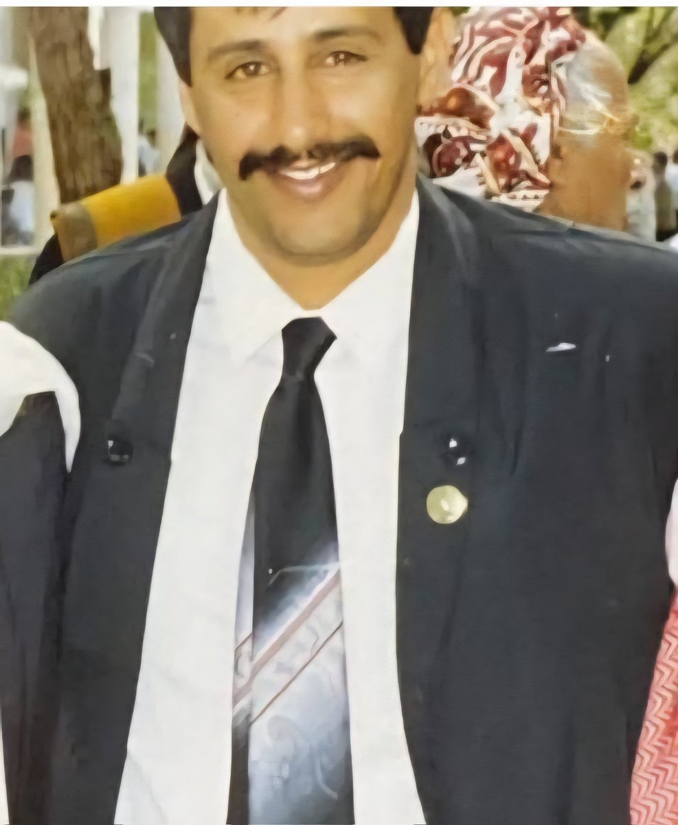 AhmedBinFareed1's tweet image. بقلوب مؤمنة بقضاء الله وقدره، تلقينا اليوم نبأ وفاة الأخ العزيز/ فريد عبدالله أبوبكر بن فريد العولقي في مدينة جدة.
نعزي أنفسنا ونعزي إخواننا ال أبوبكر بن فريد خاصة وال فريد بن ناصر والعوالق عامة.
سائلين المولى عز وجل أن يتغمد الفقيد بواسع رحمته وأن يسكنه فسيح جناته وانا لله…