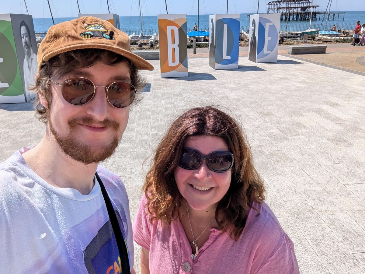 By *sheer* coincidence I happened to bump into <a href="/teresajanedavis/">TJ Davis</a> - the utterly legendary singer from the Sonic R soundtrack!
🔊Now playing: Can You Feel The Sunshine?