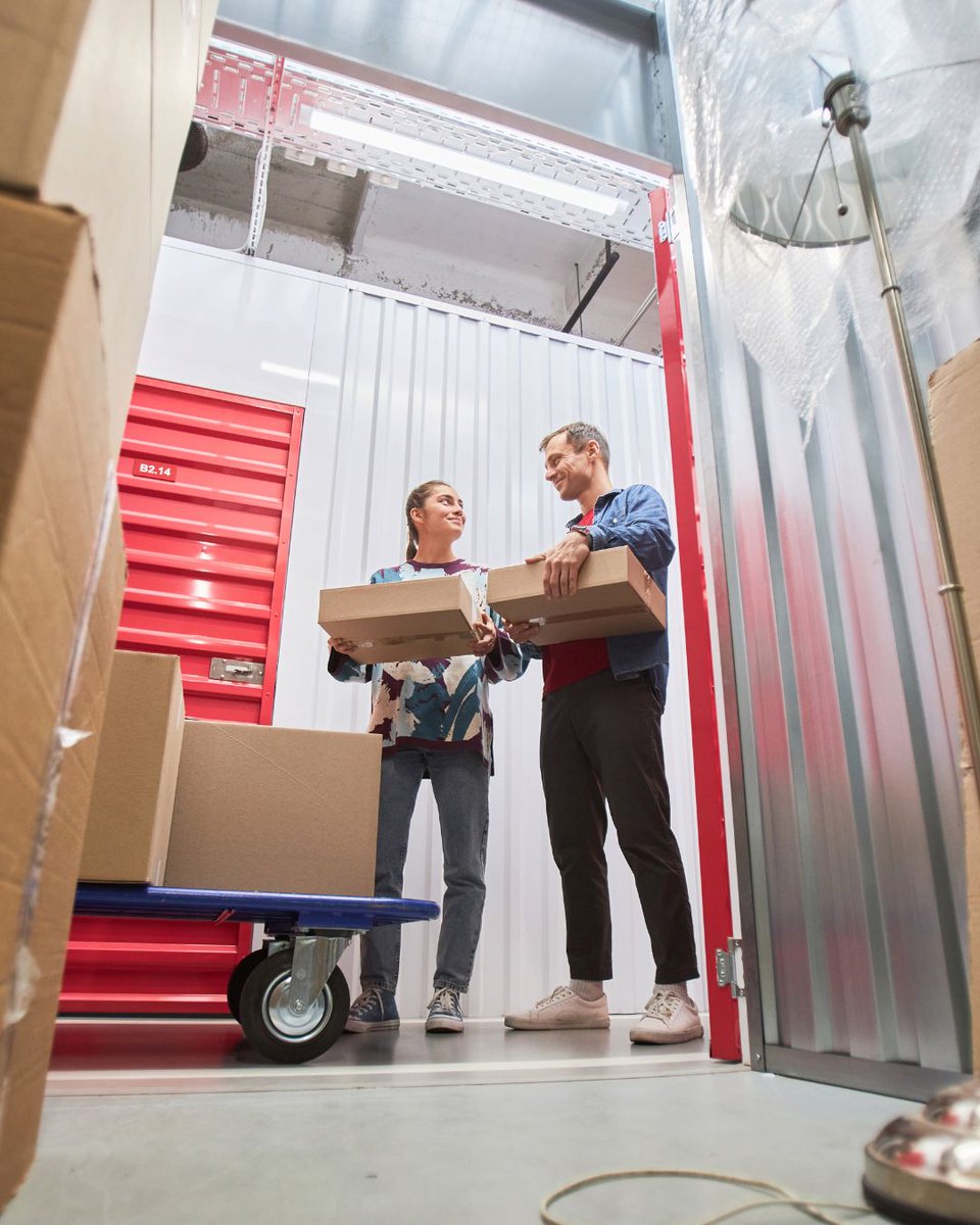¿Estás pensando en alquilar un trastero pero no sabes cuál elegir? 🧐 Como expertos en Self Storage, en este artículo te contamos de forma clara y sencilla las diferencias entre alquilar otros trasteros y hacerlo en un centro de Self Storage.

🔗aesstrasteros.es/diferencias-en…