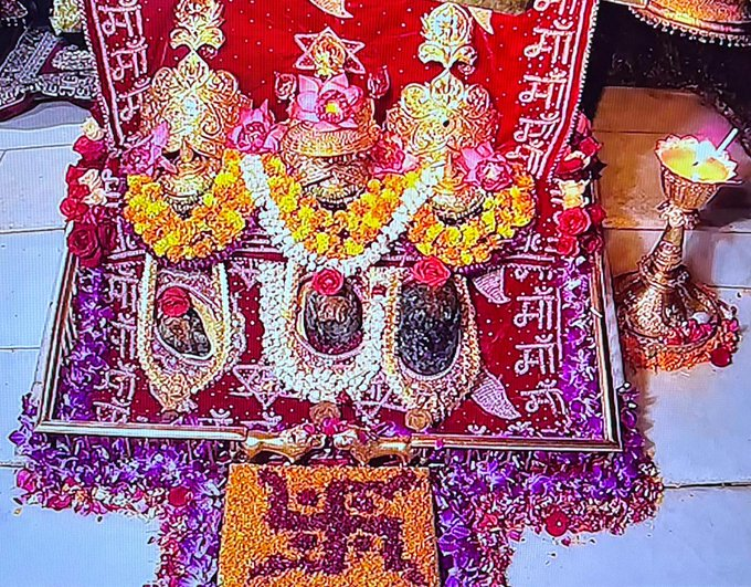 Ruhi_Rubi95's tweet photo. ॥ॐ ऐं ह्रीं क्लीं चामुण्डायै विच्चै॥
श्री माता वैष्णो देवी जी के आज के प्रातः कालीन आरती के श्रंगार दर्शन। 
🌷 10 जुलाई 2025 🌷
माँ भगवती आपकी सभी मनोकामनायें पूर्ण करें।
🚩 जय माता दी 🚩
         🙏 🙏 https://t.co/uPgpVtadxD