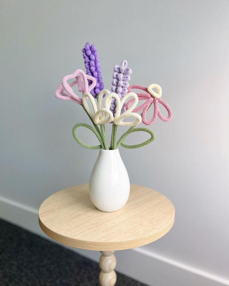 IamFloraa's tweet image. Um hobby pra você aprender: Tricotin! 
Materiais e inspirações na thread ✨️