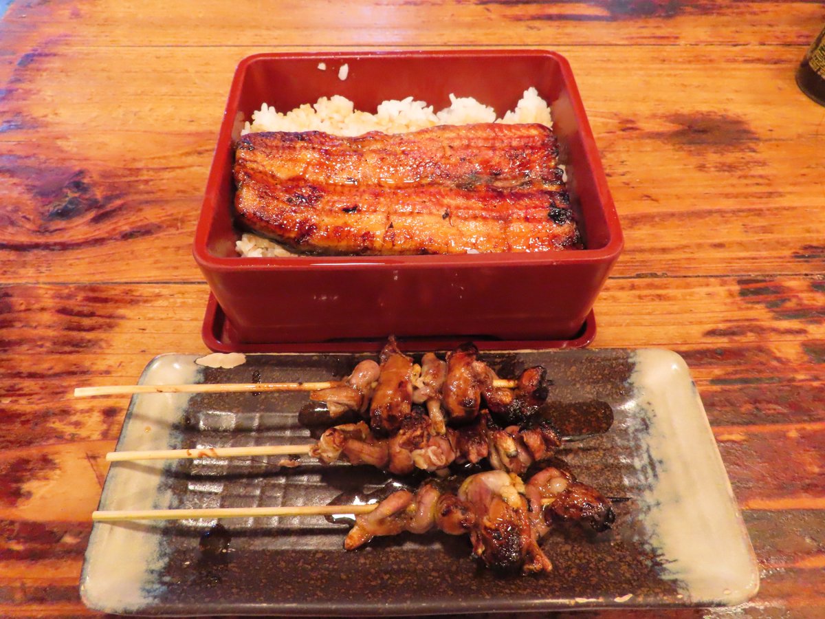geo_perfectsky's tweet image. #台湾旅行
・鰻重(小)
・鰻の肝焼き
日本帰国の日のお昼は、儀式的に鰻屋さんの「肥前屋」へ行って鰻重と鰻の肝焼きを食べる、台湾人も鰻の肝の美味しさがわかったらしく、1人で5本注文する客がいるため、12時くらいには売り切れになってるかもしれない