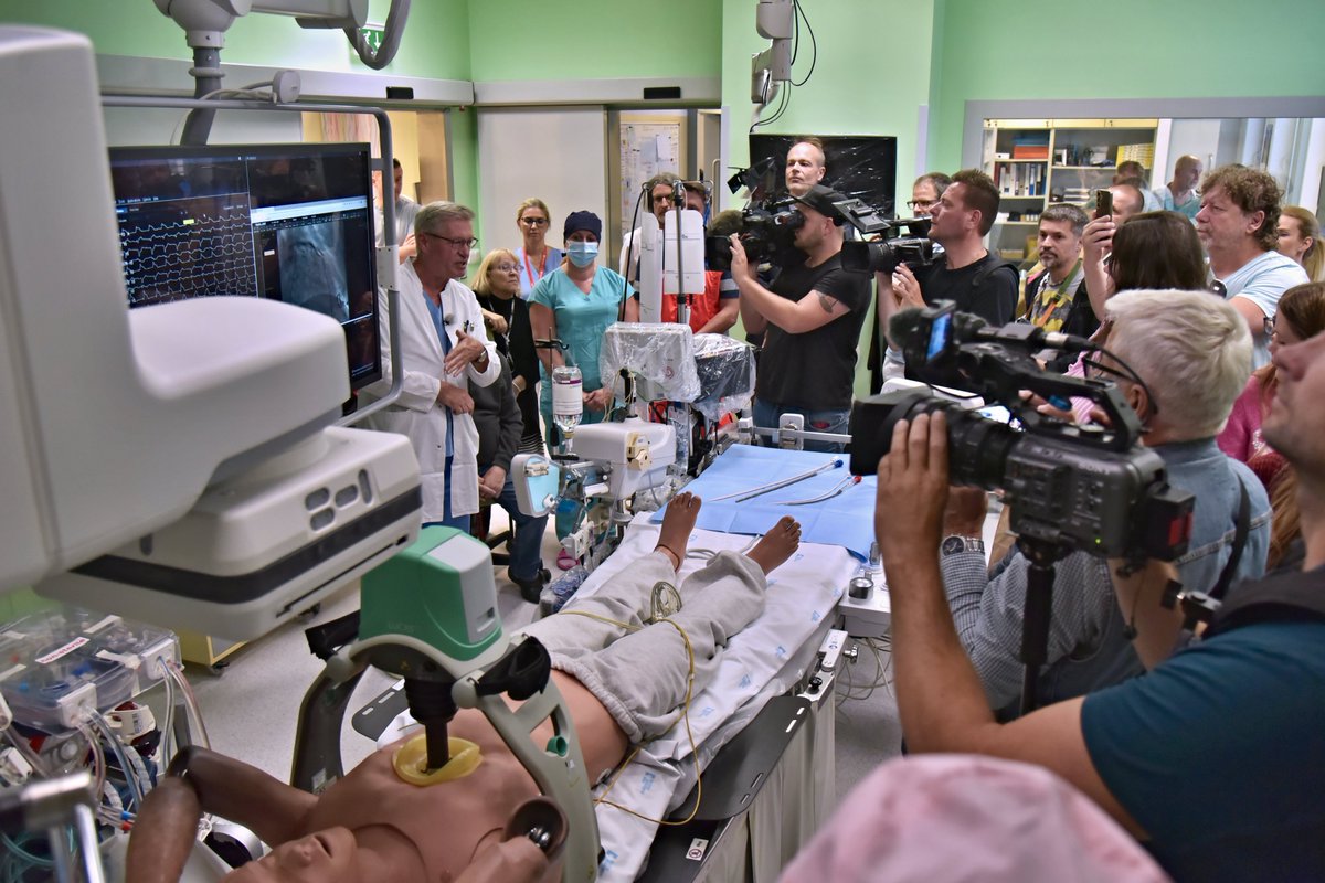 FN Brno (@fnbrno) on Twitter photo Lékařům Interní kardiologické kliniky se podařilo zachránit pacienta s těžkým infarktem myokardu. Resuscitace trvala 36 minut. Spolupráce se <a href="/ZZS_Jmk/">Zdravotnická záchranná služba JmK</a> byla profesionální. fnbrno.cz/kardiologove-f… Lékařům Interní kardiologické kliniky se podařilo zachránit pacienta s těžkým infarktem myokardu. Resuscitace trvala 36 minut. Spolupráce se <a href="/ZZS_Jmk/">Zdravotnická záchranná služba JmK</a> byla profesionální. fnbrno.cz/kardiologove-f…