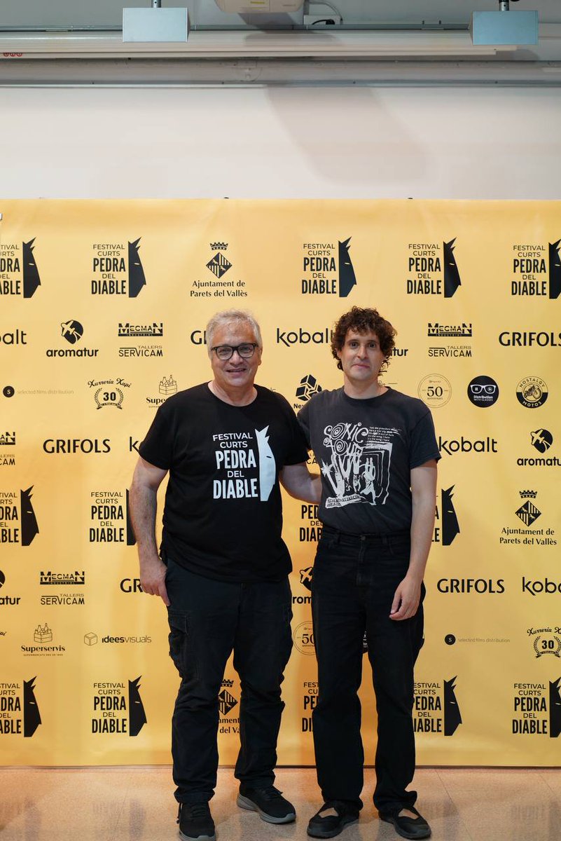 ajparets's tweet photo. Es va presentar el curt 'Niuada' amb la directora Valèria Cuní, la productora paretana  Anna Moragriega i el director de fotografia, Pere Girbau.  Alex Rojo va presentar el seu curt 'Preparando el Mundial Taekondo' un documental  sobre l'escola de taekwondo Lee Young Parets. https://t.co/JYkQxfmcHI