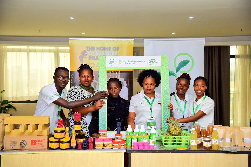 RccdnRwanda's tweet image. To those who didn't make it in person, the #AgroecologySymposium is live online. Engage with us via the live streaming youtube.com/live/xmjSO4t7C…
This is all about
#RwandaAgroecologySymposium2025
#Rootsinsustainability
#2ndNationalAgroecologySymposium