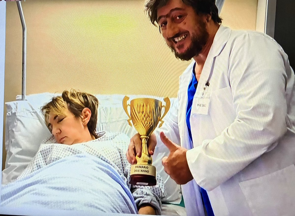 SignoraPuma's tweet photo. 😂 Questo si che è un bell’incontro:
“Lei è la signora che muore sempre! Visto che adesso è viva possiamo farci una foto?”

@GialappasB #fans #gialappashow #docdoc #signorafanti https://t.co/e1yZNsYv3n