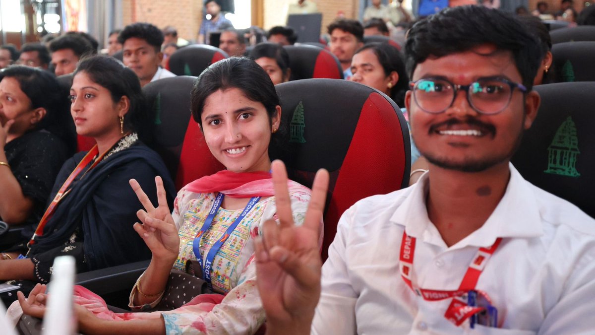 Hon’ble Union Minister for Communications and DoNER, Shri Jyotiraditya M. Scindia, interacted with Gramin Dak Sevaks at the vibrant GDS Sammelan today. 

A heartfelt dialogue with the driving force behind India Post’s rural outreach – our Gramin Dak Sevaks!

#IndiaPost