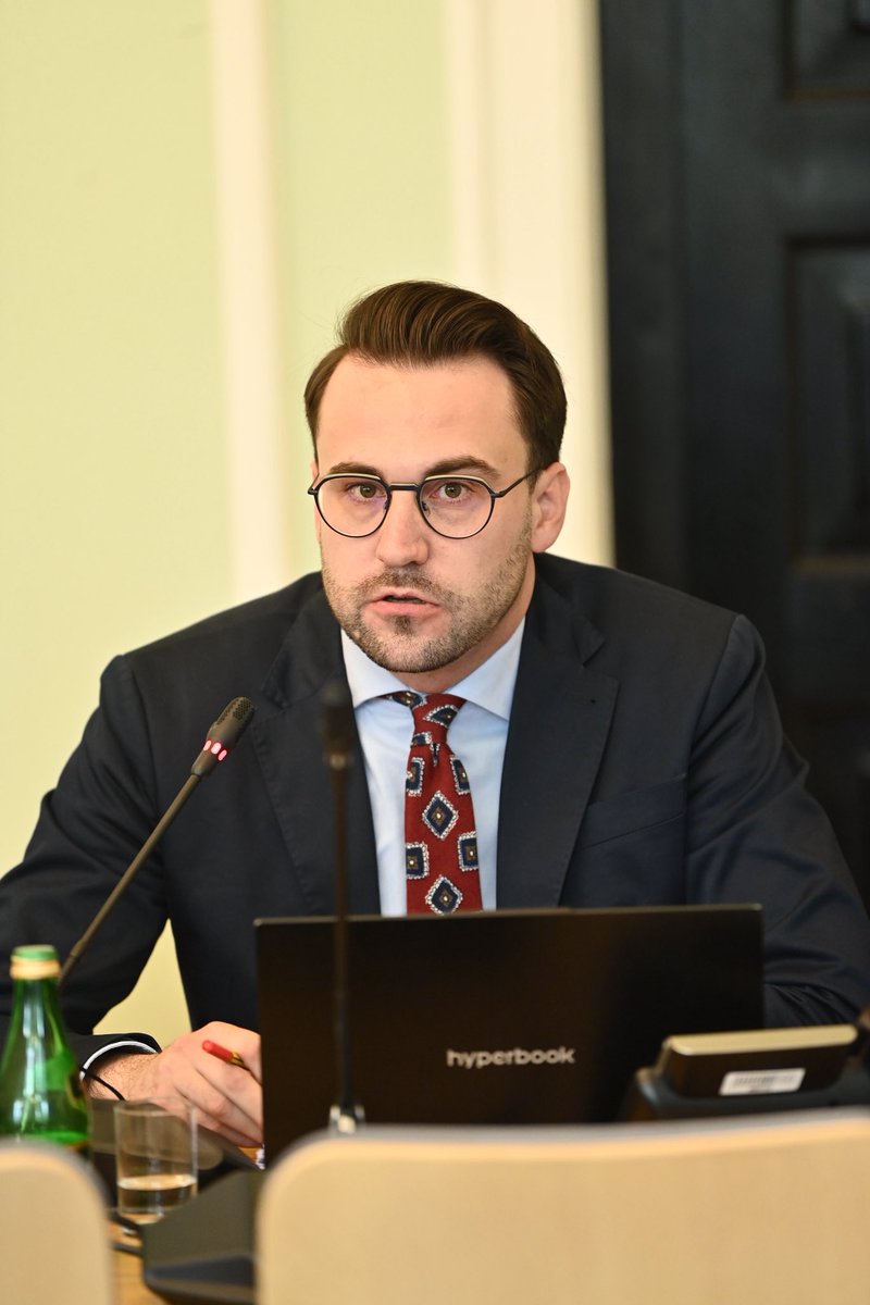 Ruch Narodowy (@ruchnarodowy) on Twitter photo 🇵🇱 <a href="/BartoszMalewski/">Bartosz Malewski</a> na posiedzeniu Parlamentarnego Zespołu ds. Nielegalnej Imigracji przytoczył dane policyjne na temat przestępczości imigrantów.
Przedstawił statystyki rosnącej przestępczości cudzoziemców.
👉🏻 Na przykład w 2022 roku cudzoziemcy popełnili w Polsce 22774 🇵🇱 <a href="/BartoszMalewski/">Bartosz Malewski</a> na posiedzeniu Parlamentarnego Zespołu ds. Nielegalnej Imigracji przytoczył dane policyjne na temat przestępczości imigrantów.
Przedstawił statystyki rosnącej przestępczości cudzoziemców.
👉🏻 Na przykład w 2022 roku cudzoziemcy popełnili w Polsce 22774