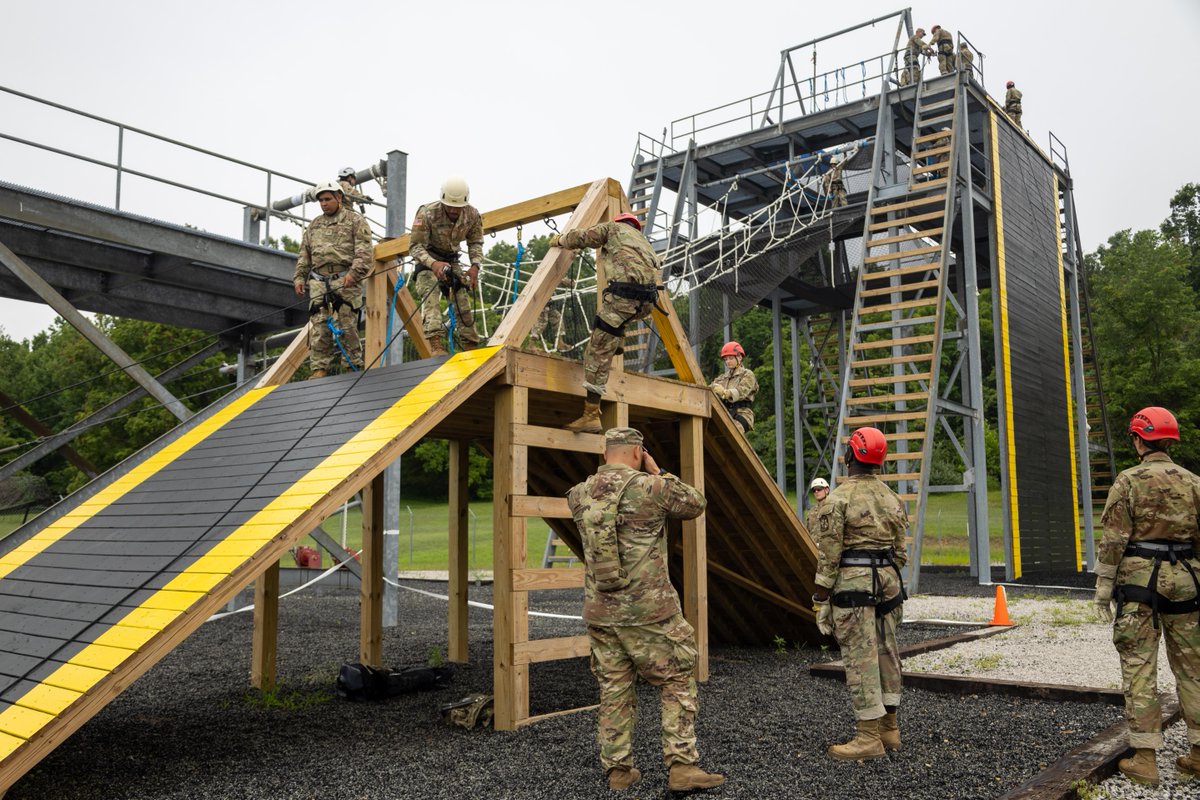 ArmyROTC's tweet photo. 1st Regiment #BasicCamp Cadets get a taste of facing their fears as they complete thunderbolt rappel tower.
Keep up the work Cadets!
πΈ: Norah Hamil, The Ohio State University, CST Public Affairs Office https://t.co/9y4Z7Qf1r8