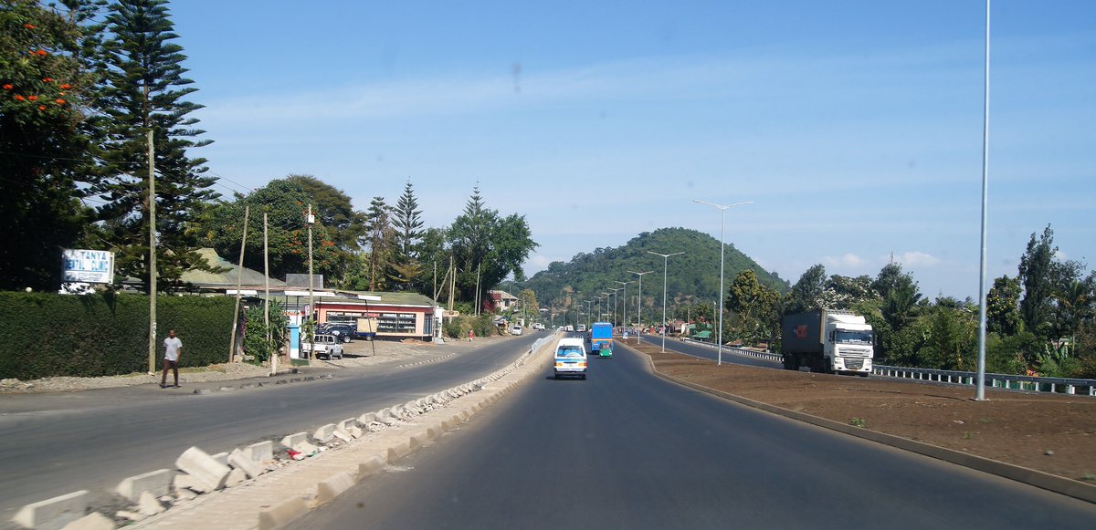 WBGTanzania's tweet image. Nearly 1.2M lives lost yearly to road🚧crashes—3,300 every day. As we near the midpoint of the UN Decade of Action for Road Safety, the call to halve fatalities by 2030 is urgent. It's one of the most preventable public health crises. wrld.bg/84Ry50WgC9O
#CommitToLife #SDG3