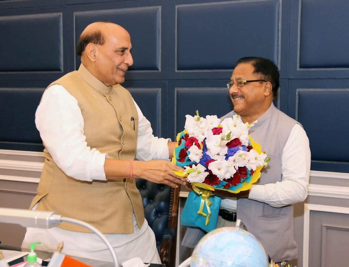 भारतीय राजनीति के अजातशत्रु, निहायत विनम्र तथा पूरी तरह से निर्हंकारी <a href="/BJP4India/">BJP</a> के पूर्व राष्ट्रीय अध्यक्ष तथा देश के गौरवशाली रक्षा मंत्री माननीय <a href="/rajnathsingh/">Rajnath Singh</a> जी को जन्मदिन की हार्दिक बधाई एवं शुभकामनाएं