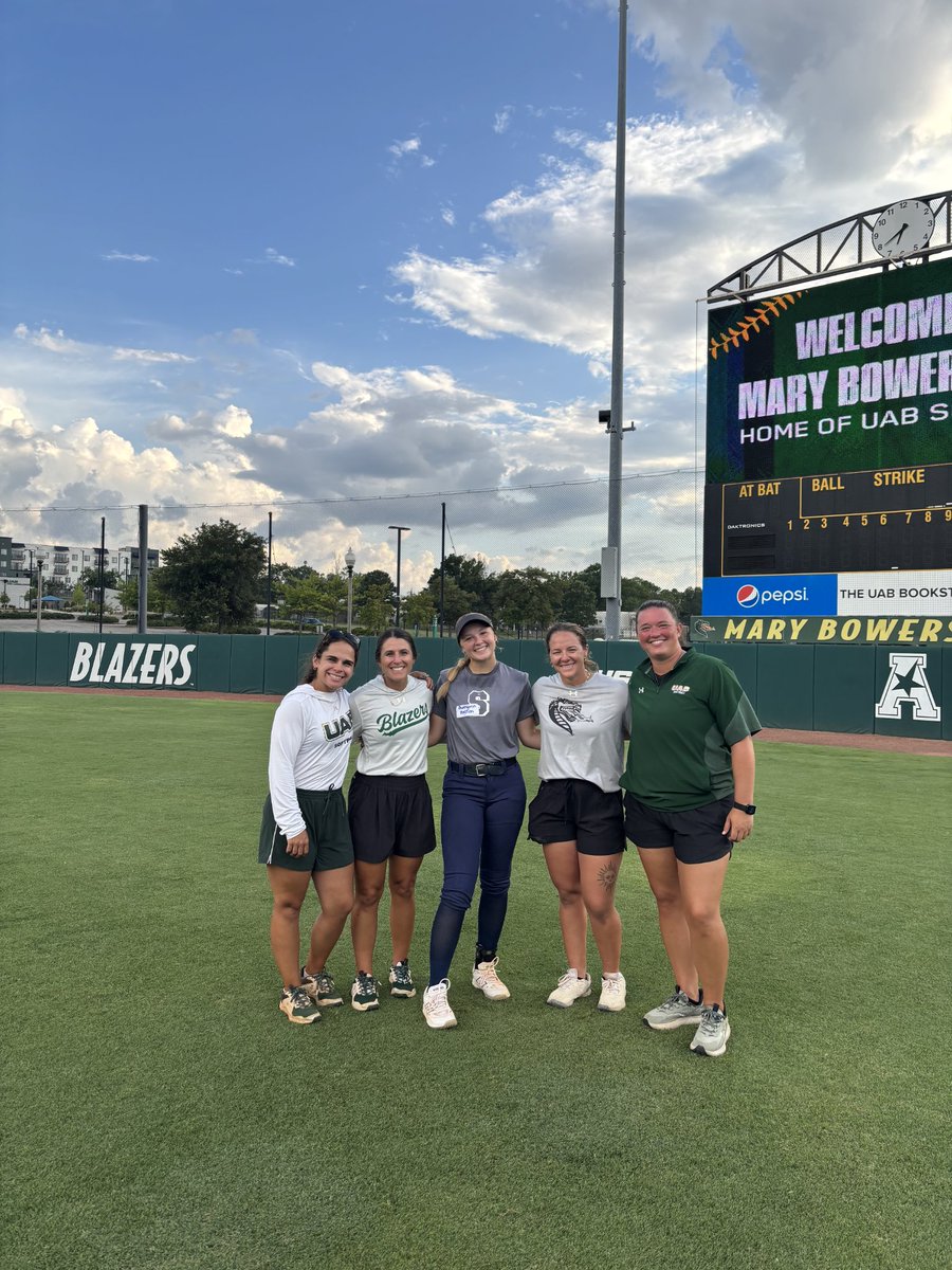 Thank you <a href="/tsmartt14/">Taylor Smartt</a> and the rest of the <a href="/UAB_SB/">UAB Softball</a> staff for holding a great camp. Can't wait till the next one!! #goblazers
<a href="/lbpowell12/">Brooke Powell</a> <a href="/DHScoachjones_/">Justin Jones</a> <a href="/Steal_Powell/">Southern Steal - Powell</a> <a href="/WetumpkaSoftba1/">Wetumpka_Softball</a> <a href="/BSherSB/">Barb Sherwood</a>