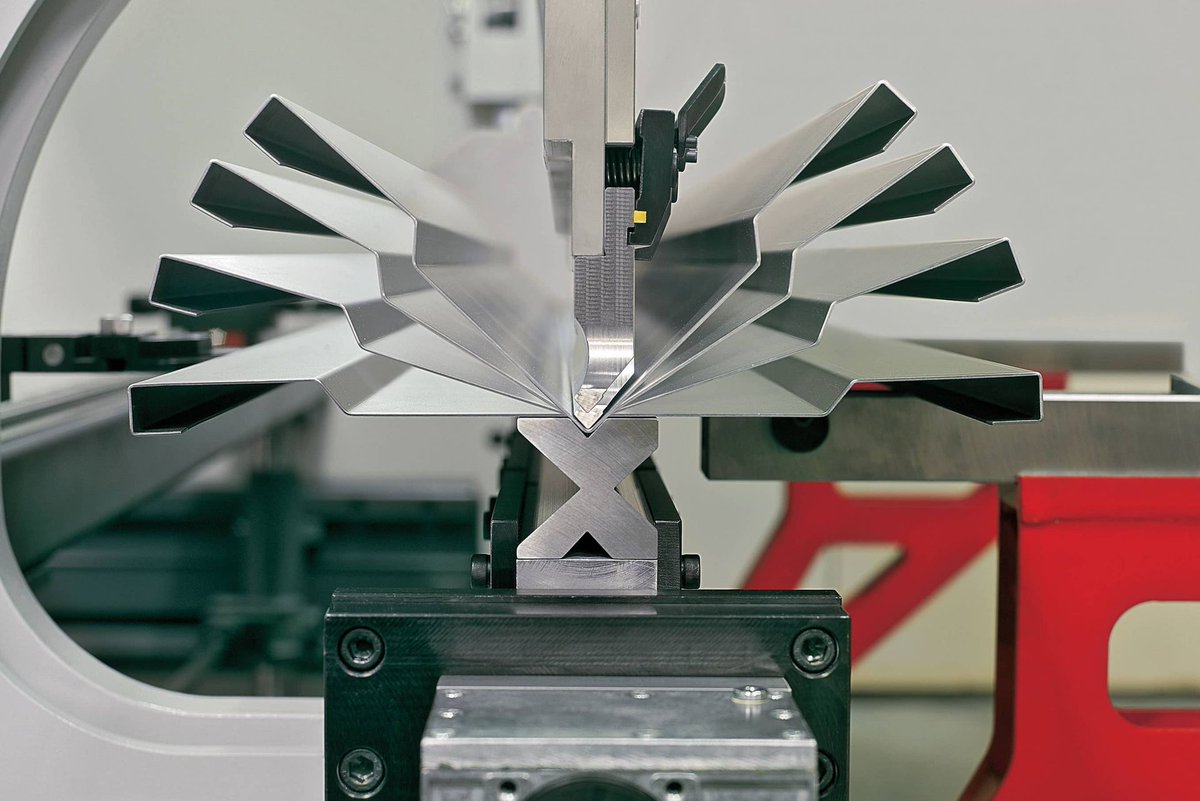 Are you considering the addition of a CNC Press Brake to your workshop? These incredibly versatile machines open up a world of possibilities, with accuracy, reliability and repeatability at their core.

Explore the benefits of these machines today! 👇

selmach.com/news/why-you-c…