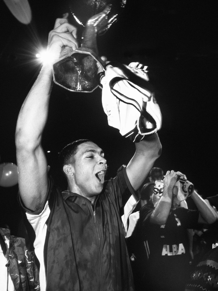 In Gedenken an Ademola Okulaja 🕯️

Heute wäre der „Warrior“ 50 Jahre alt geworden. 

Ruhe in Frieden, Ademola! 🕊️