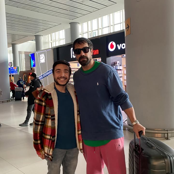 🆕 IG Post | Ugurbaas97

İbrahim Çelikkol with a fan at the airport in İstanbul after he attended the launch event of Tabii in Dubai on 24th February.

#İbrahimÇelikkol | <a href="/ibrahimcelikkol/">İbrahim Çelikkol</a>
#BinbirGeceMasalları | #SultanŞehriyar
#1001GeceMasalları | #trt | #Tabii