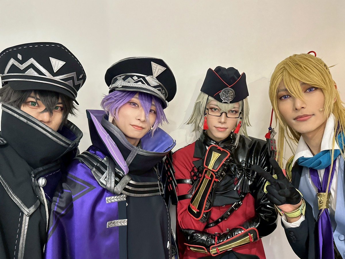 #刀ステ 4日目ご来場ありがとうございました！

今日はマチソワ水心子versionでしたね！
お疲れ様って言っておきました☺️

水心子、石田正宗、小竜景光とも撮りました✌️

明日はソワレ清麿version！
宜しくお願いします🔥

#刀剣乱舞