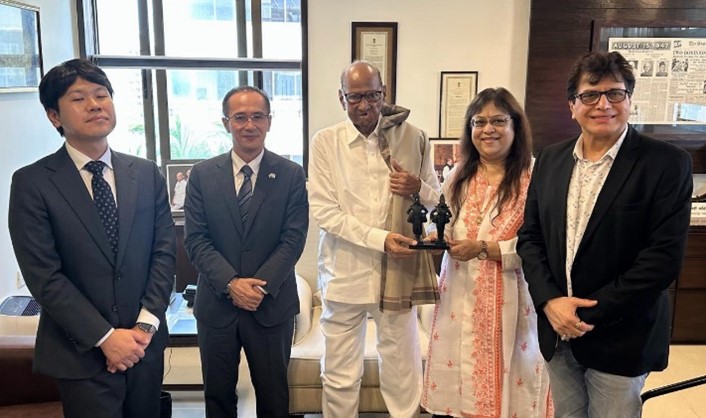 Delighted to pay a courtesy call on Mr. Sharad Pawar, NCP (SP) President. The discussions ranged from political situations, Japan-MH economic cooperation, and even to old memories of his visit to Japan.