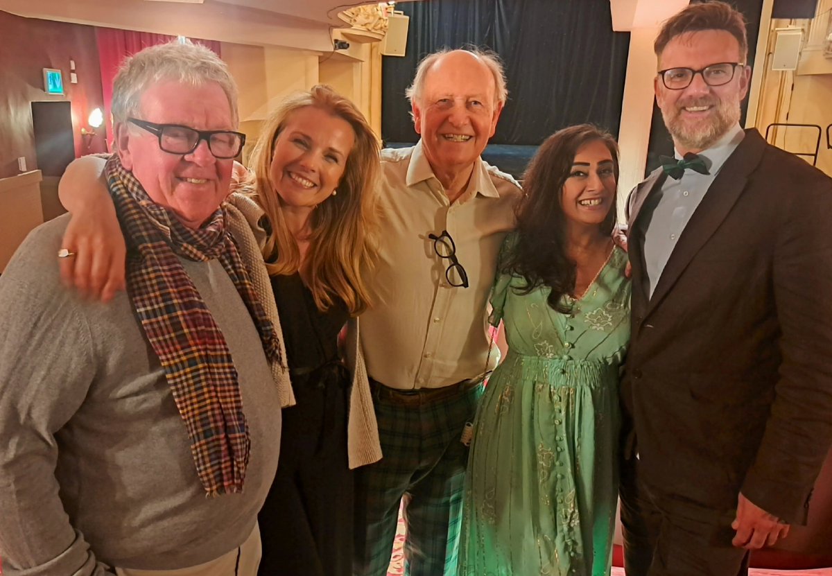 Roo Irvine (@rooirvine) on Twitter photo What a show & what an evening with dear friends! π₯° Thank you gang for bringing your <a href="/Antiquesontour/">Antiques On Tour</a> to bonnie Scotland- well worth the wait! π΄σ §σ ’σ ³σ £σ ΄σ ΏA night of brilliant stories, laughter, hi-jinx & warmth... and of course seeing your lovely faces again- the nicest reunion! β€οΈπβ€οΈ What a show & what an evening with dear friends! π₯° Thank you gang for bringing your <a href="/Antiquesontour/">Antiques On Tour</a> to bonnie Scotland- well worth the wait! π΄σ §σ ’σ ³σ £σ ΄σ ΏA night of brilliant stories, laughter, hi-jinx & warmth... and of course seeing your lovely faces again- the nicest reunion! β€οΈπβ€οΈ