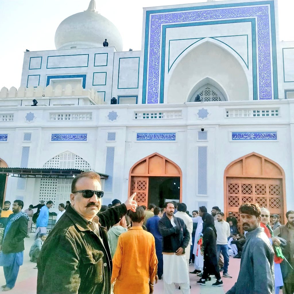 Arshadchoudry6's tweet photo. مجھے محبت گڑھی خدا بخش لاڑکانہ
میں دفن صرف ان شہیدوں💔 سے ہے
باقی عزت پر کوئی سمجھوتہ نہیں
💯🙏🙏 https://t.co/DSnBUU76CK