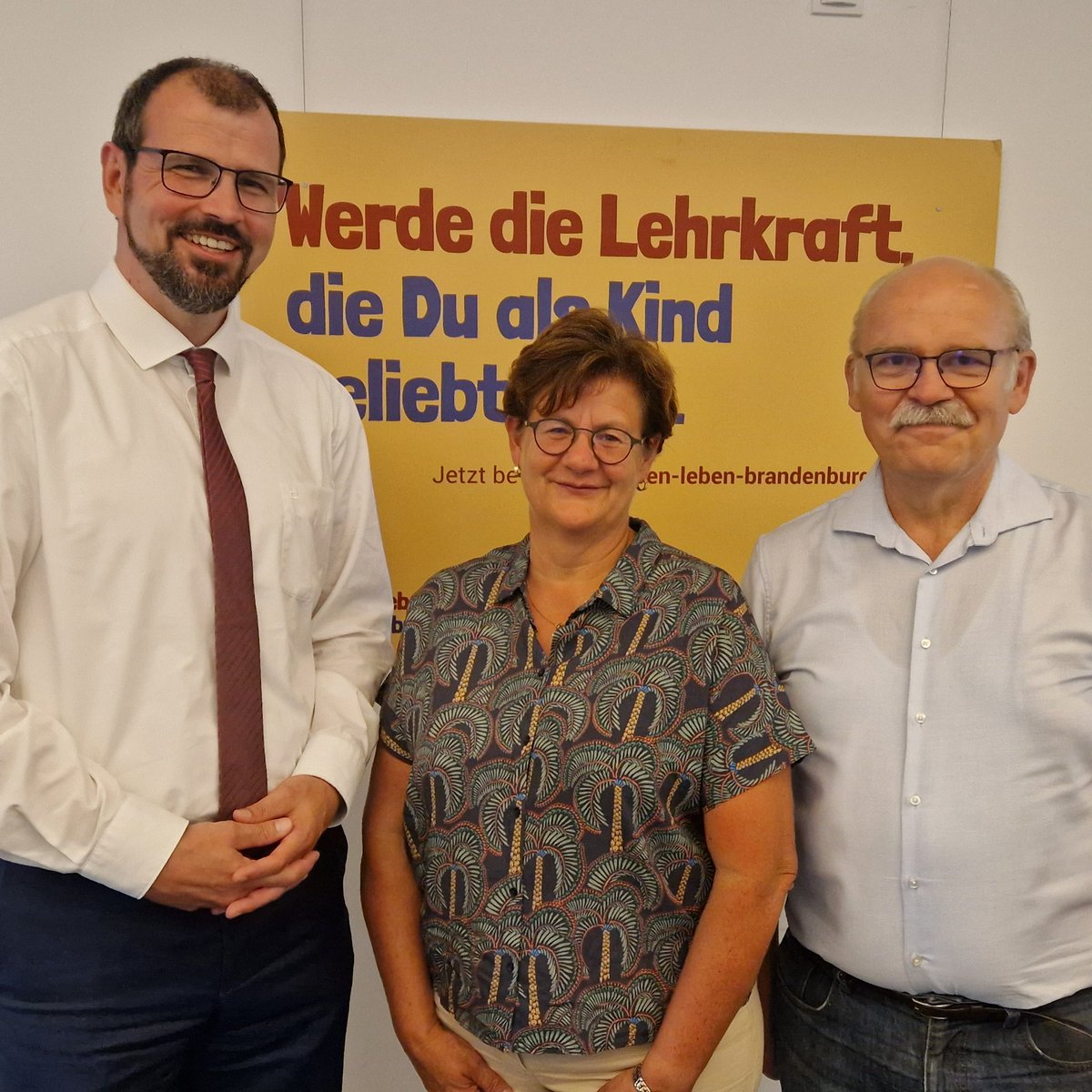 MBJS Brandenburg (@mbjsbrandenburg) on Twitter photo #Physik #Mathe #Chemie #Biologie #Informatik: Es gibt viele Schüler-Olympiaden in #Brandenburg. Damit der Verein #BLiS sie weiterhin professionell im Auftrag des #MBJS durchführen kann,  wurde der Kooperationsvertrag verlängert. So macht Lernen Spaß! #twlz
mbjs.brandenburg.de/aktuelles/pres… #Physik #Mathe #Chemie #Biologie #Informatik: Es gibt viele Schüler-Olympiaden in #Brandenburg. Damit der Verein #BLiS sie weiterhin professionell im Auftrag des #MBJS durchführen kann,  wurde der Kooperationsvertrag verlängert. So macht Lernen Spaß! #twlz
mbjs.brandenburg.de/aktuelles/pres…