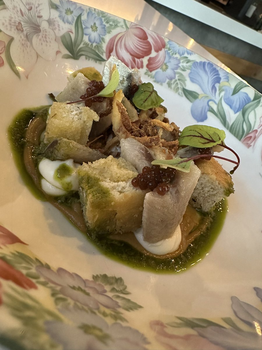 Sardina marinada con salsa garum y payoyo. 

#GastroLAVA #valladolid