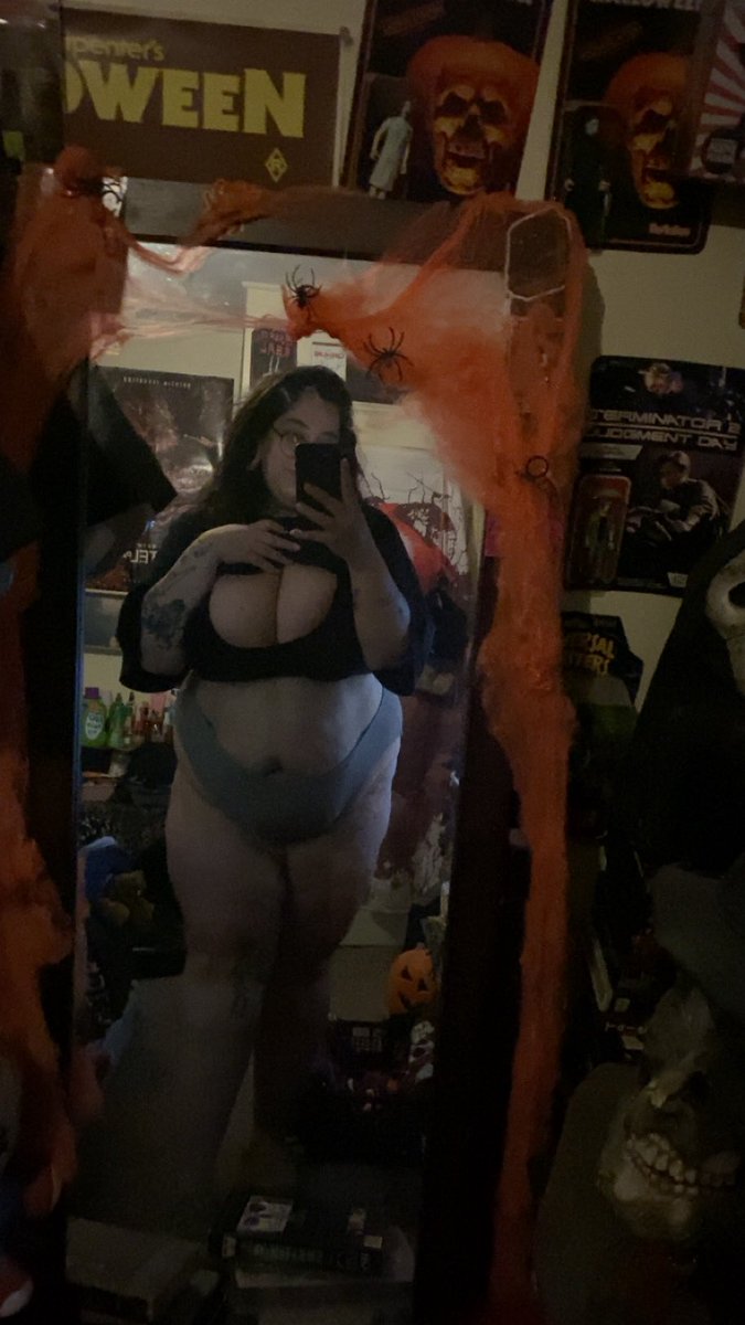 Content available 🥀
.
.
Hope everyone has a spooky day 🖤
