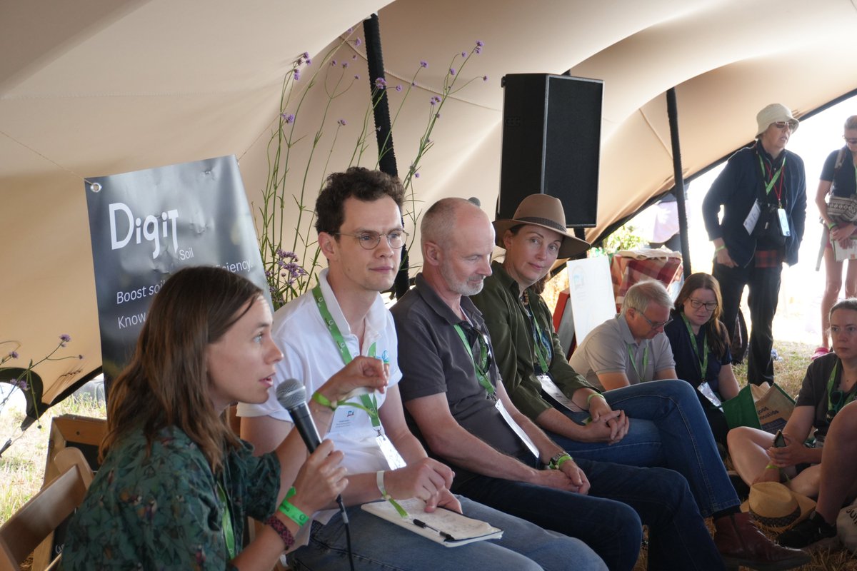 opengeohub's tweet image. 🚜 Unlocking the Future of Farming at @Groundswellaguk 2025
At #Groundswell25 OpenGeoHub shared practical insights on how AI tools can support farmers—improving decision-making, profitability, and environmental outcomes—while safeguarding data rights and farmer agency.
Dr…