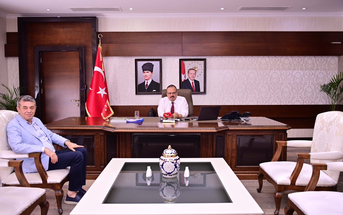 T.C. Aydın Valiliği (@aydinvaliligi) on Twitter photo Esnaf ve Sanatkarlar Odaları Birliği Başkanı Muhammet Ali Künkçü,
Vali <a href="/YakupCanbolat/">Yakup CANBOLAT</a>'ı makamında ziyaret etti. Esnaf ve Sanatkarlar Odaları Birliği Başkanı Muhammet Ali Künkçü,
Vali <a href="/YakupCanbolat/">Yakup CANBOLAT</a>'ı makamında ziyaret etti.