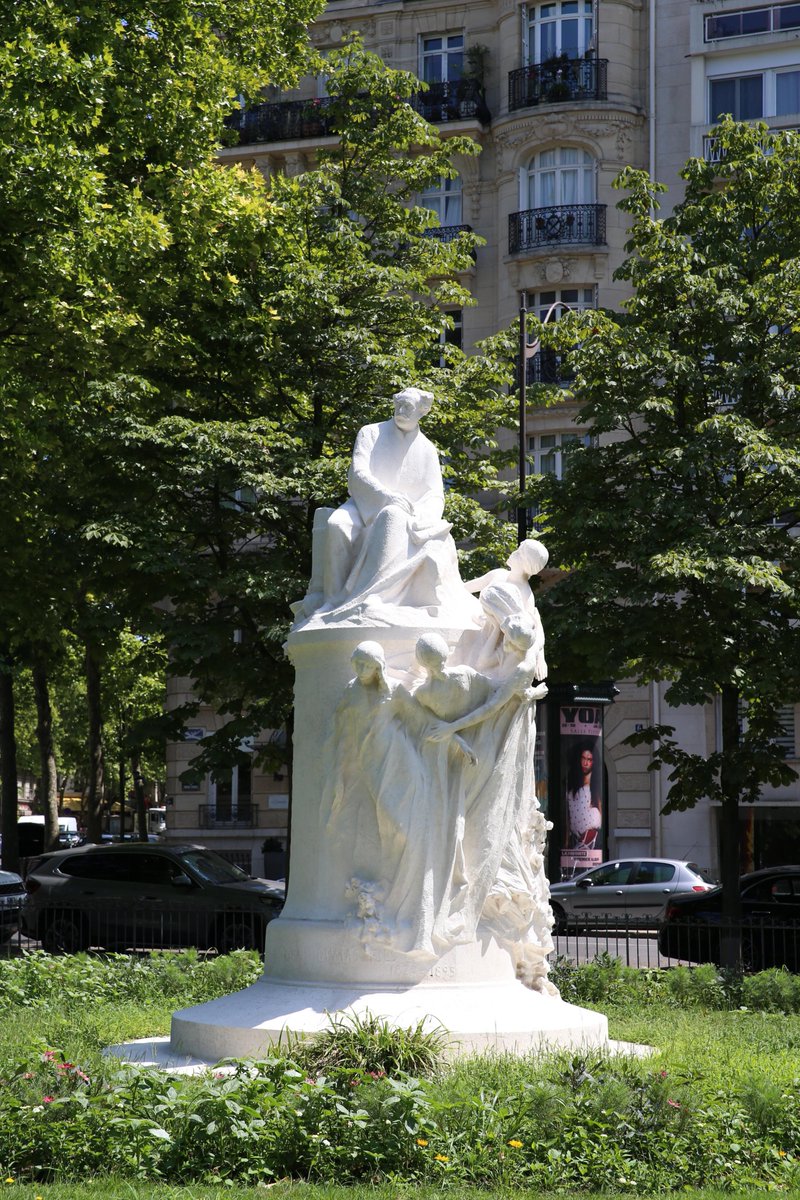 Mairie17's tweet image. Un coup d’éclat pour les statues #Dumas ! 🧽✨

Place du Général Catroux, les célèbres #statues ont récemment été nettoyées et rénovées, dans le cadre d’un programme de restauration des #sculptures que nous avions engagé en lien avec le #BudgetParticipatif. ✅

#Paris17