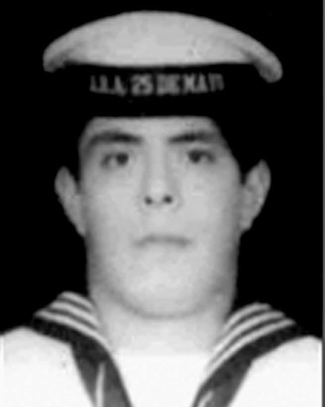 El día 10 de julio 1951 nacía en Tucumán Héroe Marcelino GUERRERO Caído durante el Conflicto del Atlántico Sur de 1982.
Al cumplirse un nuevo aniversario de su natalicio lo recordamos y le enviamos un abrazo fraterno a su familia.
¡Besos al cielo a nuestro Héroe de la Patria!