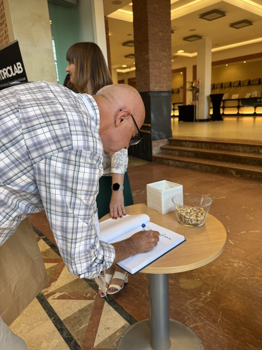 🖊️ Leave Your Mark at Eurocarb22! 🌍
We warmly invite all participants to sign the Eurocarb22 Participants Book! This is a great opportunity to:
✨ Share your thoughts and impressions 
🌱 Reflect on inspiring talks
🤝 Leave a message for fellow attendees – colleagues, friends…