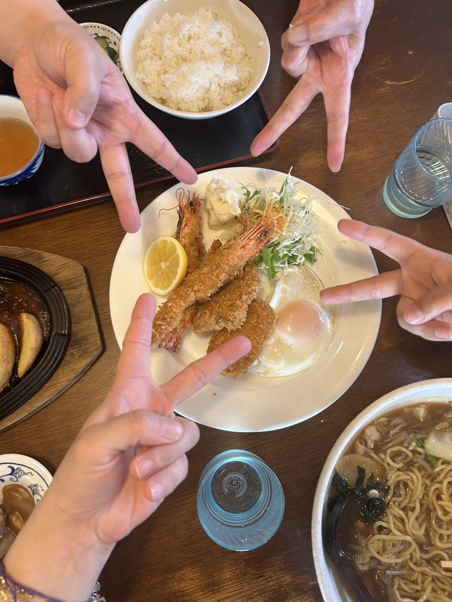 westtail_240's tweet photo. @wakatsuru_3141  
#ファミリーレストラン若鶴

室蘭店でレジしてくれてたユカと一緒に若鶴さんへ( *´艸｀)美味しかったー！お腹いっぱい！ご馳走さまでした⭐︎また伺います！ https://t.co/XTFQ6cbG6H