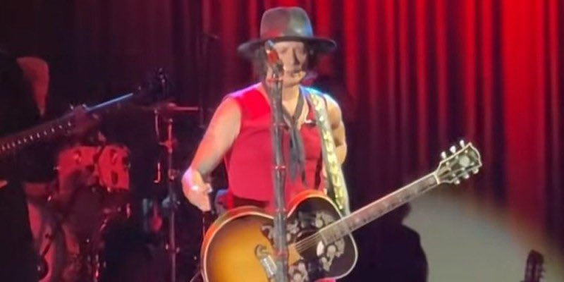 FRENILLOS - FRENILLOS -1987
🟠
«Vivir o grabar»

No sé en qué momento pasamos de vivir a documentar la vida. Lo digo con conocimiento de causa…

vinylroute.com/2025/07/10/viv…