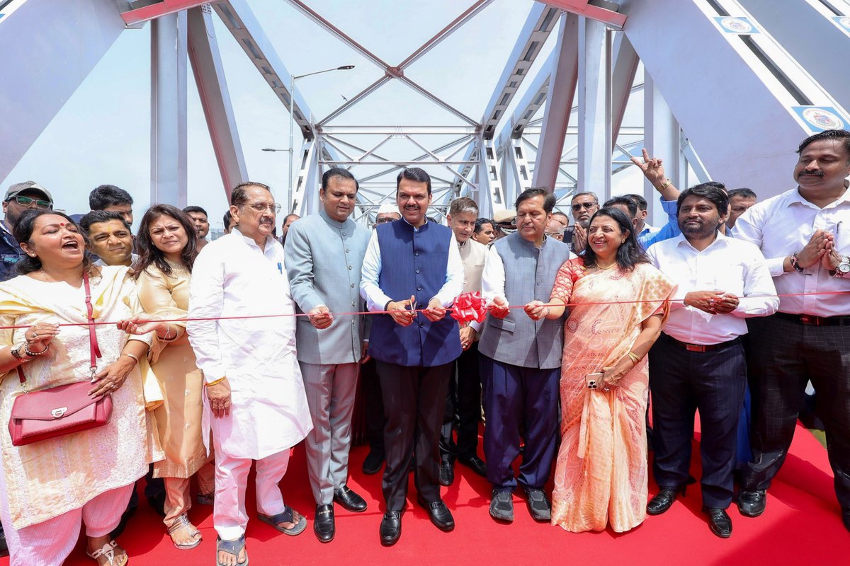 RITESLIMITED's tweet photo. An engineering feat. A legacy redefined.
As the Inspection &amp; Supervision Consultant for the railway span linked to the #SindoorFlyover (earlier #CarnacBridge), #RITES ensured quality and precision every step of the way.
(1/2) https://t.co/VRt57wC36V