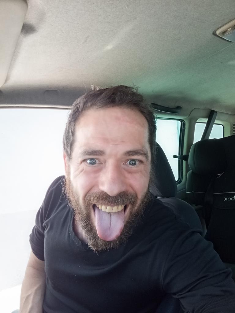 AritzMZB's tweet photo. 🎶QUE TRABAJE
LA GUARDIA CIVIL🎶
#EGURREEEEEE
#VACANCEStime
#OLLRRRUUUAIT🥳🎉💪🏼 https://t.co/K2UPrnKrOf