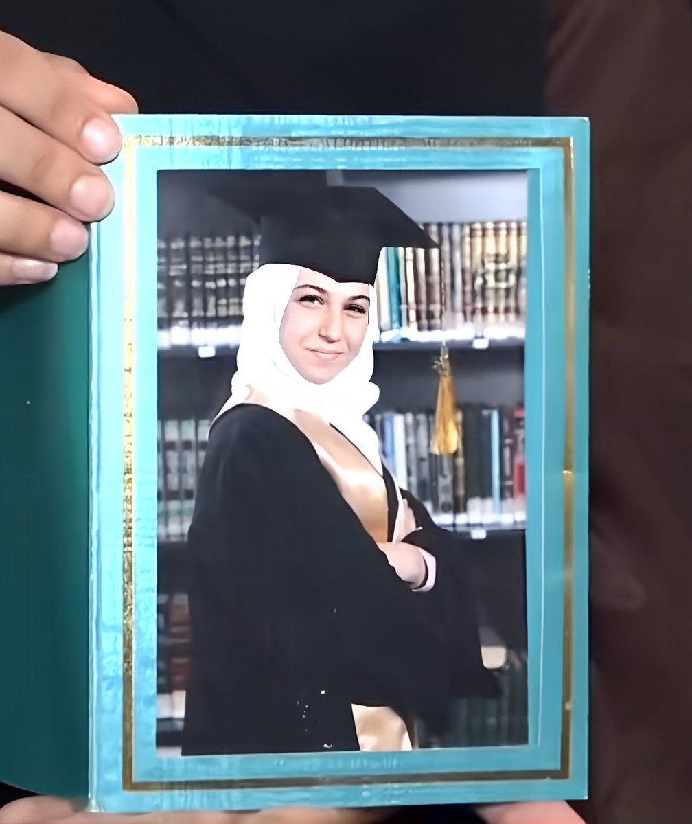 soniminds's tweet image. Already a week since Rahma Ayat an Algerian nurse in Germany was stabbed by her Islamophobic neighbor for wearing the hijab, yet mainstream media remains silent because Muslim lives are disposable.

May Allah ﷻ accept her steadfastness and grant her the highest place in Jannah.