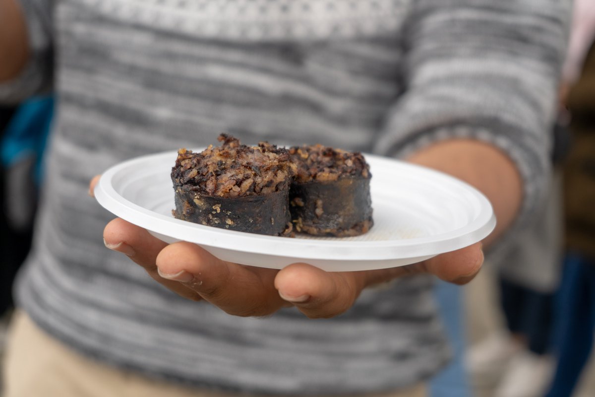 MorcillaConf's tweet image. ¡Os vamos a dar morcillas! 🖤 

En el décimo aniversario de la #MorcillaConf no podía faltar la morcilla de @IGPMorcillaBu 😋

En todos estos años hemos repartido +150 kg de Morcilla de Burgos... y este año no va a ser menos 😎

🎟️ Reserva ya tu entrada en morcillaconf.es