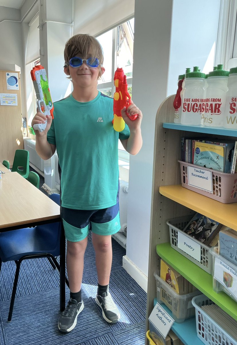 Let the Year 4 water battle commence 💦 💦
