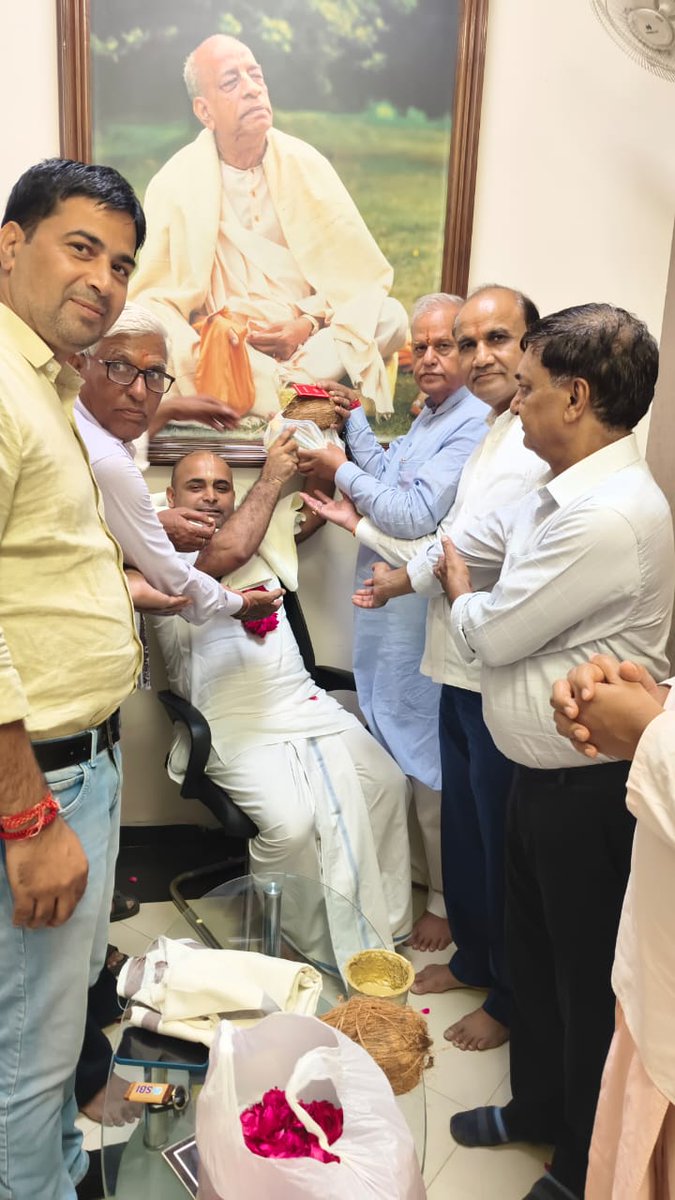 BJP Rajasthan (@bjp4rajasthan) on Twitter photo आज गुरु पूर्णिमा के पुण्य अवसर पर गुरु वंदन कार्यक्रम के तहत जयपुर के पूर्व सांसद श्री <a href="/RamcharanBohra/">Ramcharan Bohra</a> ने विधानी धाम के महंत श्री मिथिला शरण जी महाराज एवं जगतपुरा अक्षय पात्र स्थित इस्कॉन मंदिर के संत श्री रामरस दास जी महाराज का वंदन कर आशीर्वाद प्राप्त किया।
साथ ही गुरु आज गुरु पूर्णिमा के पुण्य अवसर पर गुरु वंदन कार्यक्रम के तहत जयपुर के पूर्व सांसद श्री <a href="/RamcharanBohra/">Ramcharan Bohra</a> ने विधानी धाम के महंत श्री मिथिला शरण जी महाराज एवं जगतपुरा अक्षय पात्र स्थित इस्कॉन मंदिर के संत श्री रामरस दास जी महाराज का वंदन कर आशीर्वाद प्राप्त किया।
साथ ही गुरु