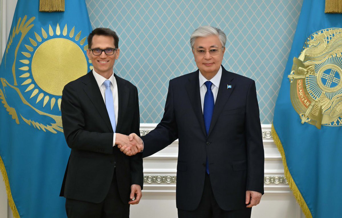aqorda_press's tweet image. 🇰🇿 🇨🇭 President @TokayevKZ held talks with Chairman of the Governing Board of the @SNB_BNS, Martin Schlegel.
They discussed ways to deepen cooperation, including monetary policy, digital finance, and strengthening currency markets. President Tokayev welcomed Switzerland’s…
