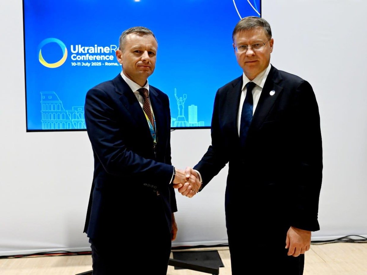 VDombrovskis's tweet image. Today’s disbursement under the #ERA loan initiative brings our support to Ukraine to €8 billion.
In my meeting with Finance Minister @SergiiMarchenk3, we discussed Ukraine’s financial prospects, the next steps for EU financial support in 2026 and beyond.
#URC2025