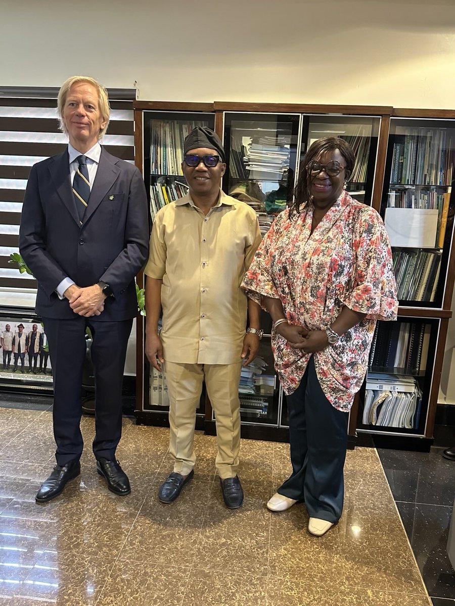 WJCommission's tweet image. 🤝 The Wildlife Justice Commission was pleased to meet with the Director General of @NESREANigeria , Professor Innocent Barikor, in Abuja this week.
Together, we explored opportunities for collaboration and discussed ways to build a strong partnership 🌱🌍
