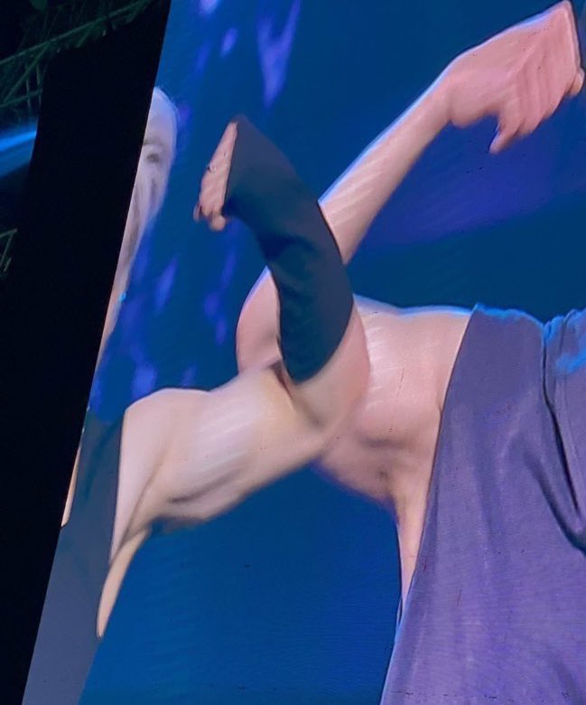 까우 lll tweet media