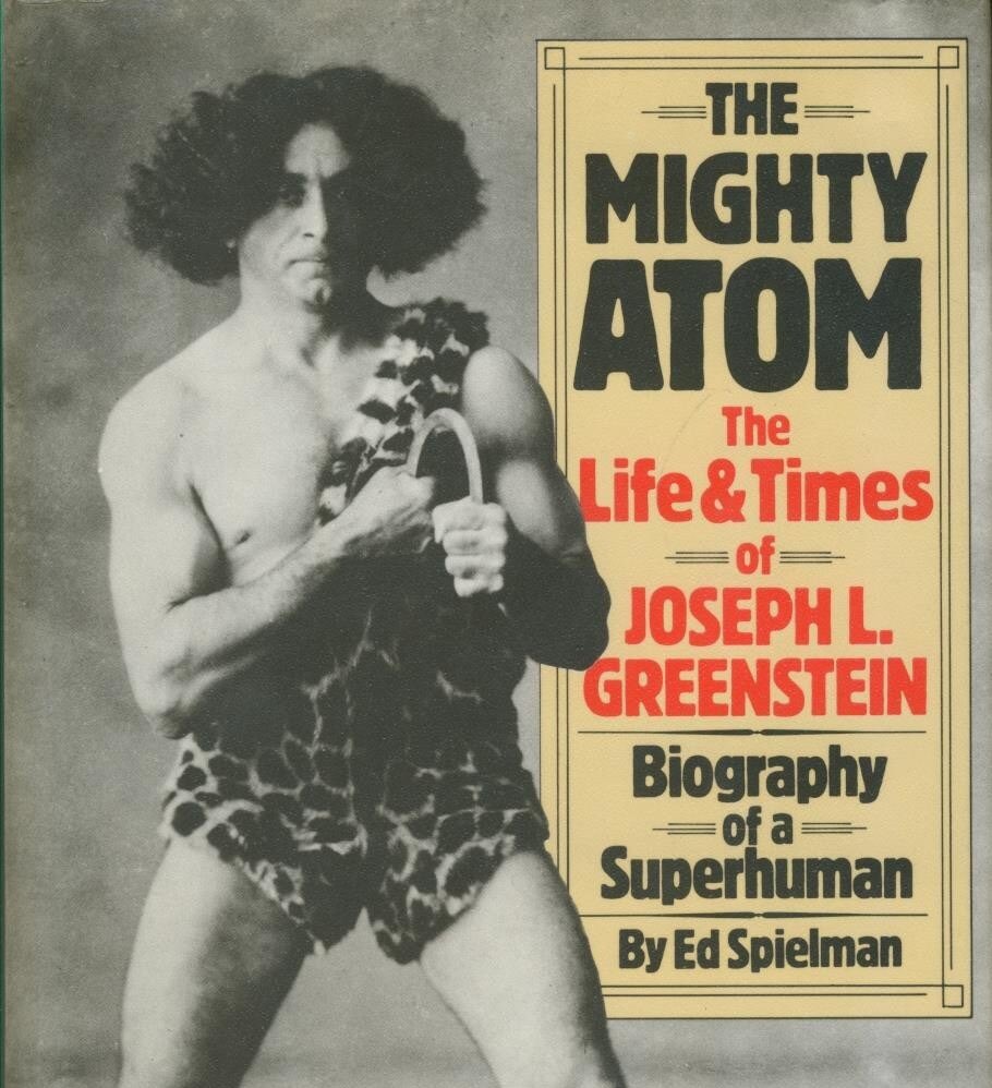 ⑤ มีการเหยียดชาวยิวโดยพวกนาซีในอเมริกา โจเซฟเห็นป้ายอันนึงเขียนว่า ห้ามสุนัขและยิวเข้าร้าน เลยพังป้ายนั้นทิ้ง พวกผู้ชายที่นิยมนาซี 20 คนเลยมาล้อมโจเซฟจะรุมกระทืบ แต่ที่ตลกคือชายทั้ง 20 คนถูกโจเซฟกระทืบกลับจนหมด ตอนไปขึ้นศาลมีโจเซฟยืนหล่อๆ กับกลุ่มผู้ชายโดนต่อยหมดสภาพ